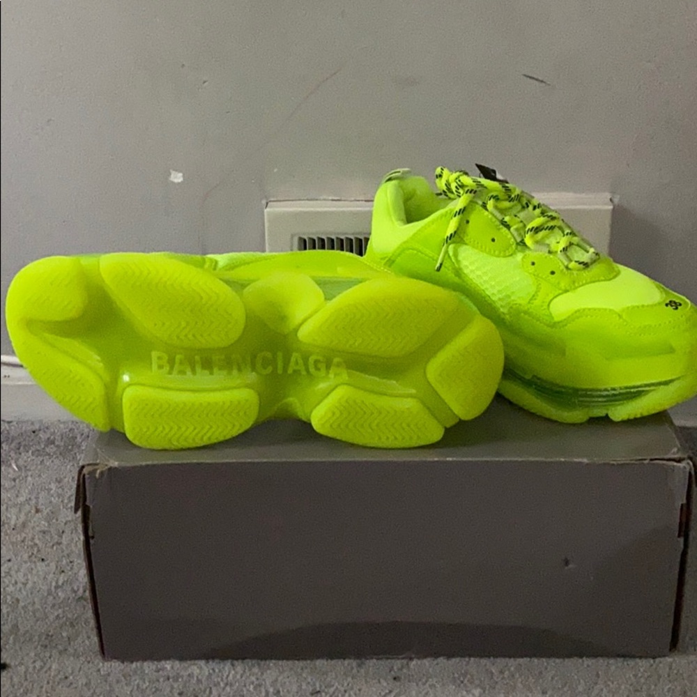 Balenciaga - Picture 3 of 6